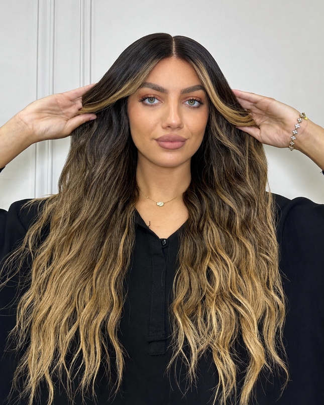 AUDREY - balayage blond doré à racines chatain foncé